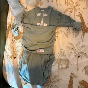Embe newborn swaddle